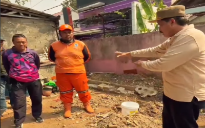 Pembuatan Lubang Biopori Jumbo, Kelurahan Baru kolaborasi MTsN 17 Jakarta